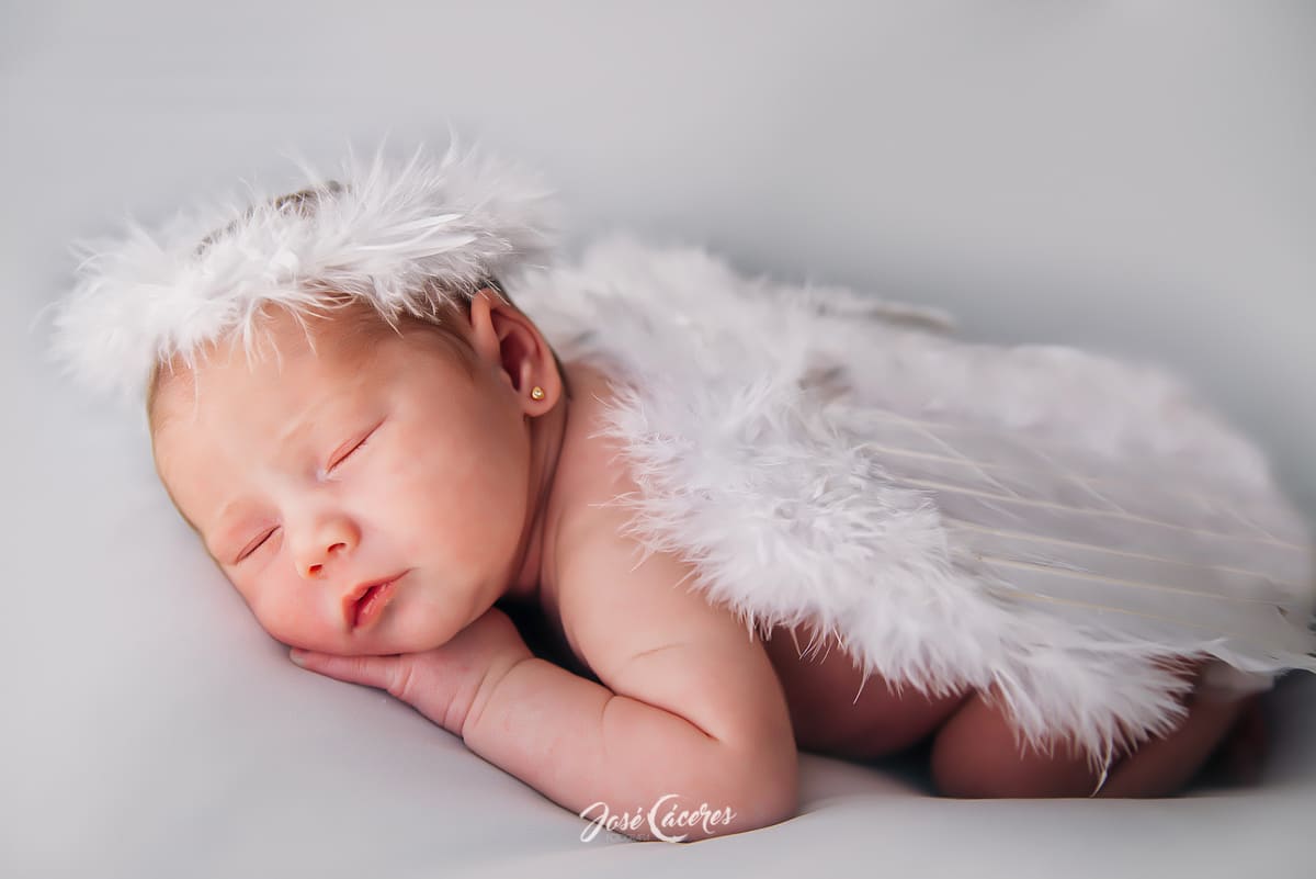 Una Angelita Newborn